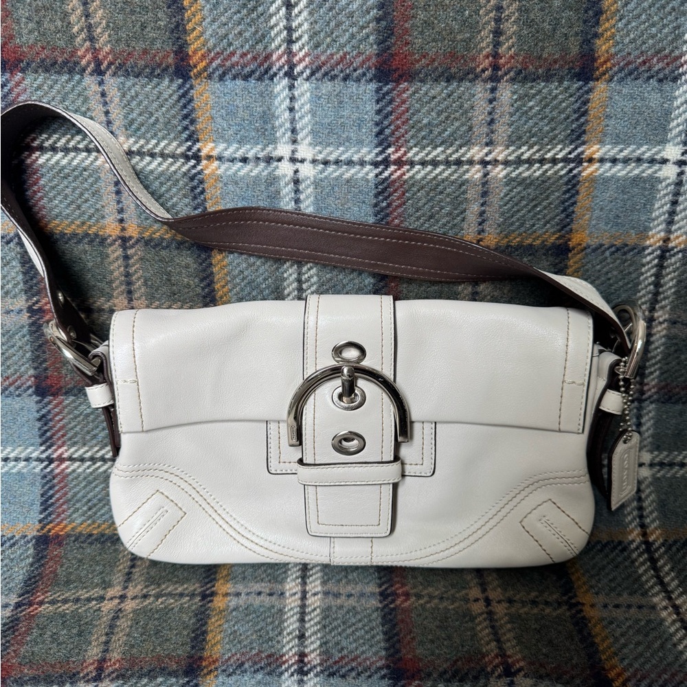 Coach 2005 vintage Demi buckle flap in white leather